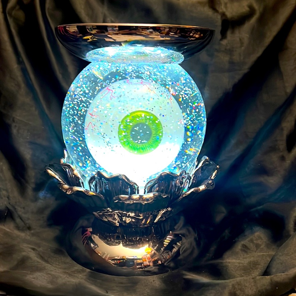 Bath And Bodyworks eyeball three wick Water globe